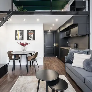 E41 - Trendy Boutique - Prime Spot By Bqa , Budapest Hungría